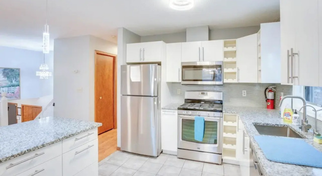 Коттедж Lovely Minneapolis Home Near Target Field
