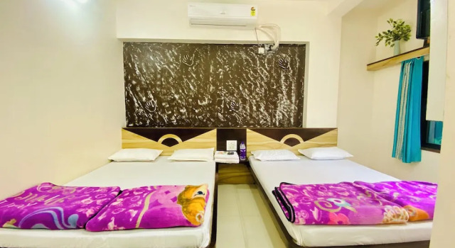 Двухместный номер Deluxe Hotel Gurukripa Inn