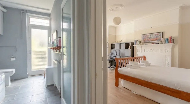 2 Bedroom Flat in North West London with Wifi, Забронировать Отель Отели Англии 3 звезды, 3*