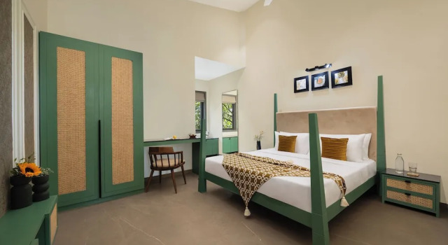 ELIVAAS Cloud 7 | 4 BHK Villa with Pvt Pool, Varaa Villa Vagator Pohjois-Goa