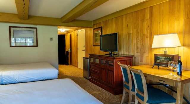 Четырёхместный номер Standard Lake Lawn Resort