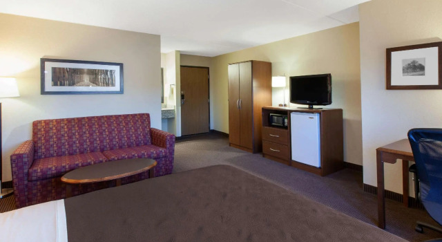 Двухместный номер Deluxe AmericInn by Wyndham Iron River