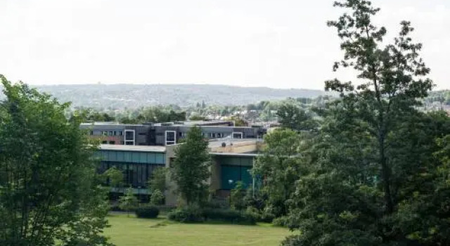 The Endcliffe Village (part of the University of Sheffield), Забронировать Отель Шефилд Южный Йоркшир, рядом с Royal Hallamshire Hospital