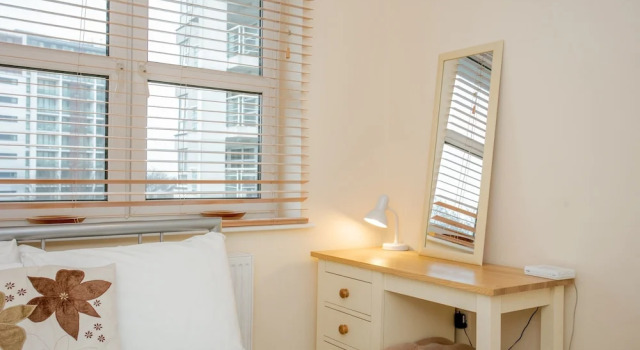 2 Bedroom Balcony Apartment In Putney, Varaa Huoneisto Asunnot kohteessa Merseyside, Huoneisto