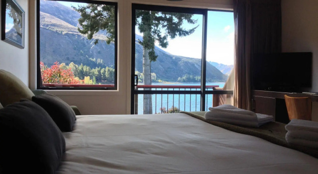 Lake Hawea Hotel