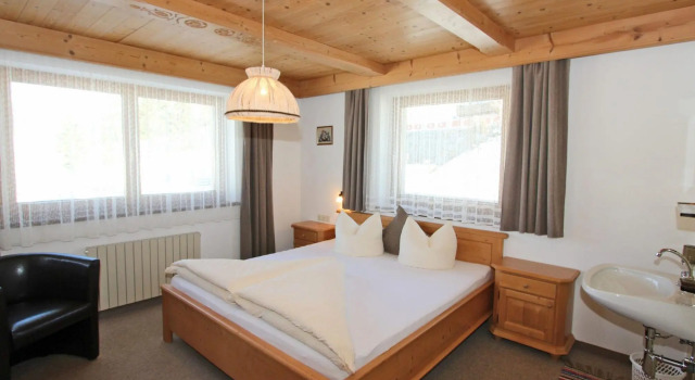 Chalet in Zell am Ziller Near Ski Lift, Rezerwuj Chalet Hotele w Tyrol z parkingiem, Parking