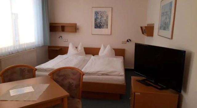 Трёхместный номер Standard с балконом Hotel zum Sportforum