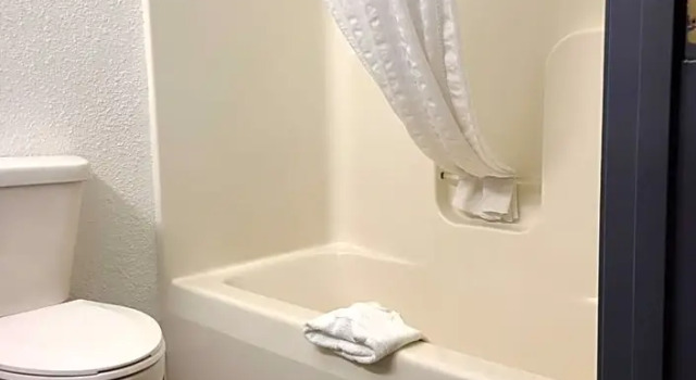 Номер Standard AmericInn by Wyndham, Galesburg, IL