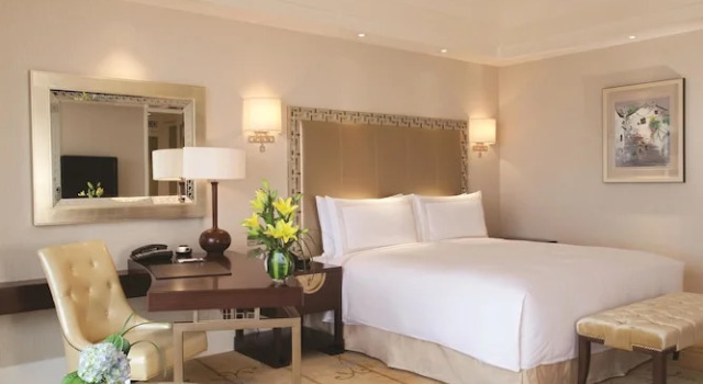 Двухместный номер Deluxe с балконом и с видом на озеро Fairmont Yangcheng Lake