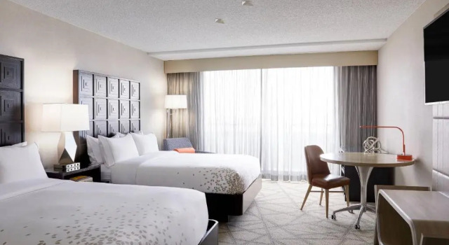 Четырёхместный номер Standard Renaissance Denver Hotel & Conference Center
