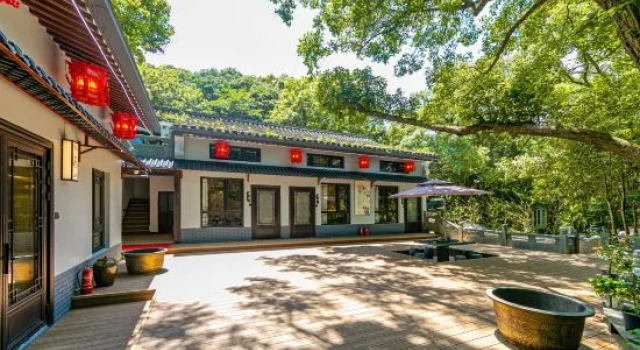 he Sound of Brahma Enters the Ear · Wilderness, Luxury, Avoidance, Goodness and Harmony Courtyard, Prenota Hotel Hotel a Zhoushan con parcheggio, Parcheggio