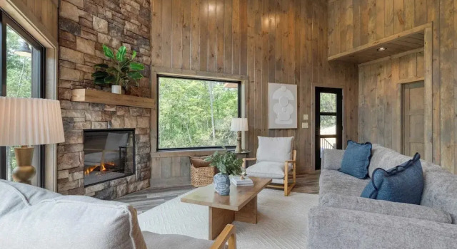Luxe Cabin w/ Hot Tub, Views & Game Room Sleeps 10 Do Good Holler by Avantstay