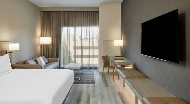 Двухместный номер Standard AC Hotel by Marriott Durham Duke University