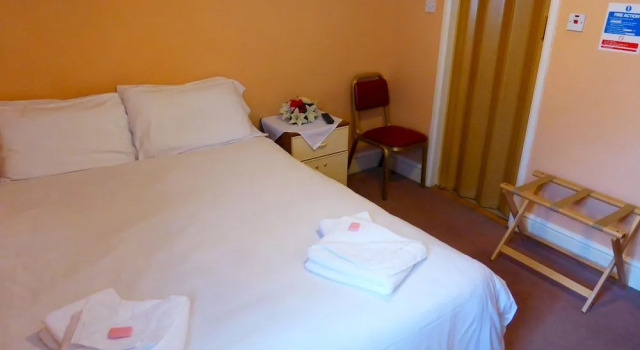 Hotel Dinara, Book Hotel Hoteller i Smethwick med parkering, Parkering