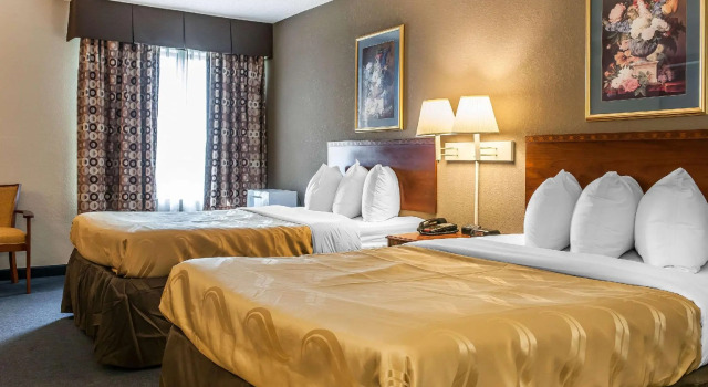 Четырёхместный люкс Quality Inn Lewisport