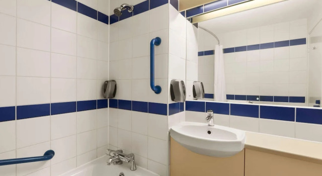 Номер Standard Days Inn by Wyndham Sutton Scotney South