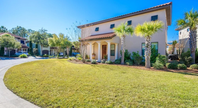 Villa Lago 1956, Varaa Villa Hotellit Emerald Coast uima-altaalla, Uima-allas