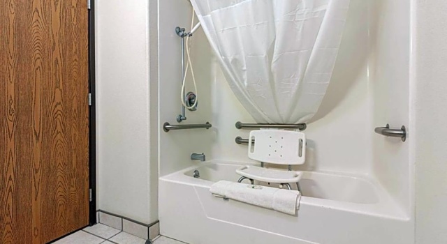 Standard Zimmer Quality Inn & Suites