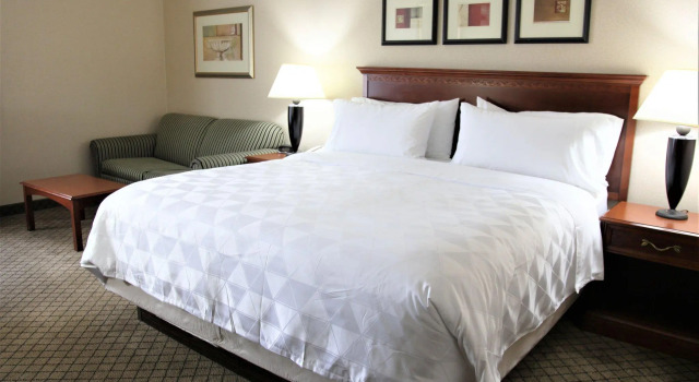 Четырёхместный номер Standard DoubleTree by Hilton Dayton Fairborn