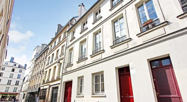 Authentic Apartment - 2br/6p - Le Marais, Забронировать Апартаменты/квартира Париж Иль-де-Франс, рядом с Станция метро Rambuteau