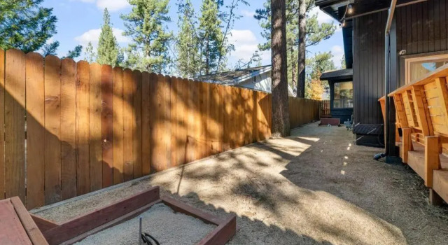 Modern Split Level Cabin -Hot Tub & Game Room