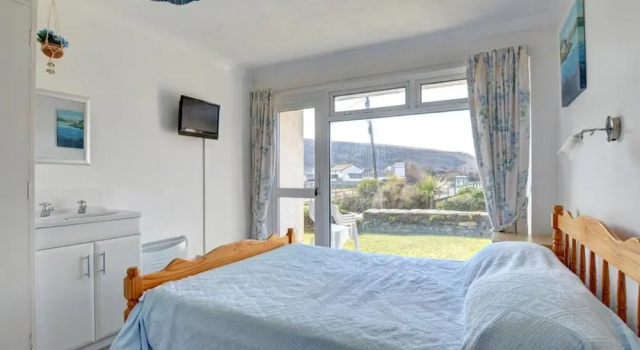 Quaint Apartment in Cornwall With Swimming Pool, Varaa Huoneisto Asunnot kohteessa Merseyside, Huoneisto