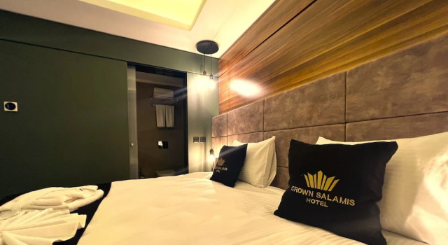 Номер Standard Crown Salamis Hotel