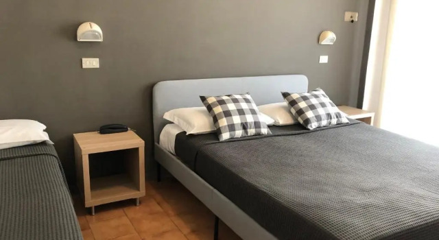 Трёхместный номер Standard с балконом Hotel Aplo - Breakfast Experience