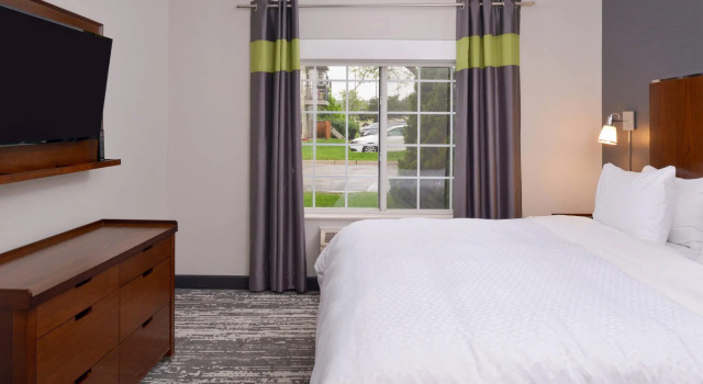 Двухместный люкс Four Points By Sheraton Mount Prospect O’Hare