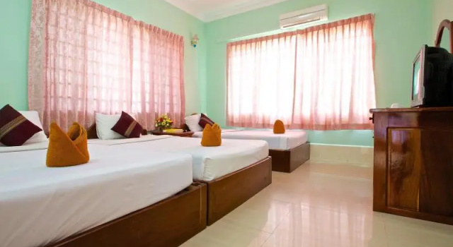 Трёхместный номер Standard Damnak Riverside Hotel