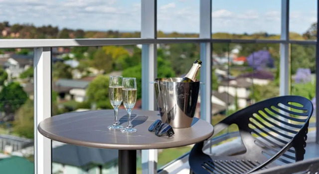 Апартаменты Littomore Suites Kingswood