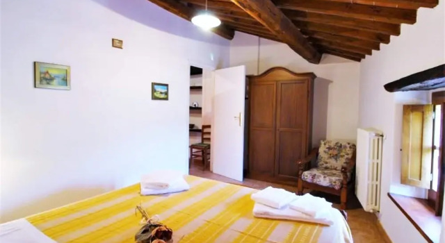 Коттедж Charming Stone Retreat