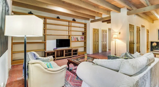 3 Mi to Zoo & Garden: ABQ Home w/ Heated Pool!, Book Feriehus Sommerhuse i Albuquerque, Hytte