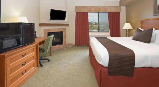 Двухместный номер Deluxe AmericInn by Wyndham Laramie Near University of Wyoming