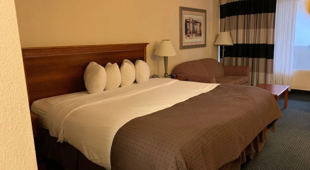 Holiday Inn Lafayette-us167, Забронировать Отель Лафайетт Acadiana, рядом с Galeries Lafayette Shopping Center