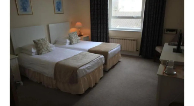 Семейный номер Standard Runnymede Court Hotel