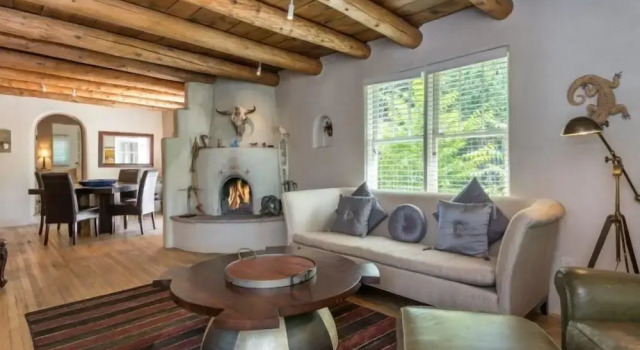 La Luz - Luxurious East Side Adobe With Hot Tub and Kiva Fireplace, Walk Everywhere, Varaa Lomakoti Santa Fe New Mexico