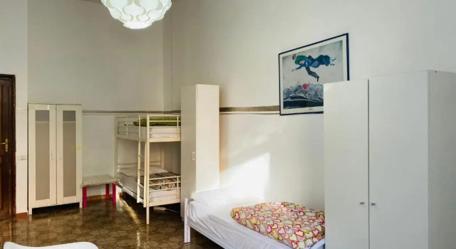 Кровать в общем номере ROMA GONDOLA Guest House