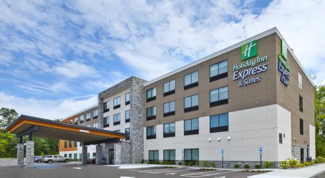 Четырёхместный люкс Holiday Inn Express & Suites - Painesville - Concord by IHG