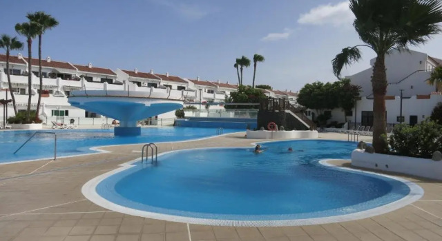 Tenerife with impressive pool 136, Book Apartment Hotels in Tenerife with Parking, Parking