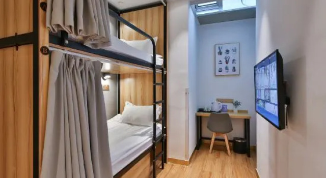 Кровать в общем номере (женский номер) Shanghai Pengpai Art Youth Hotel