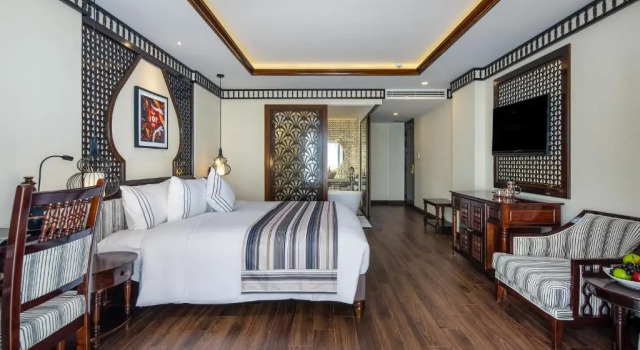 Номер Deluxe с балконом и с видом на город Le Pavillon Hoi An Paradise Hotel & Spa