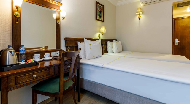Hotel Golden Crown