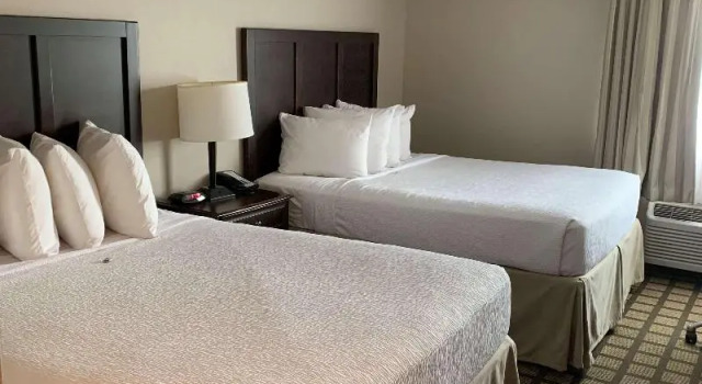 Четырёхместный номер Standard Best Western North Bryant Inn