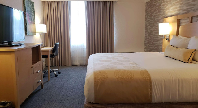 Ramada Plaza Winston-Salem, Rezervovat Hotel Winston-Salem Severní Karolína