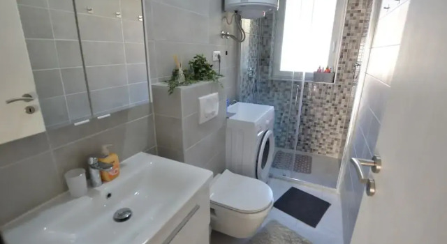 Warm and Welcoming Apartment With Balcony