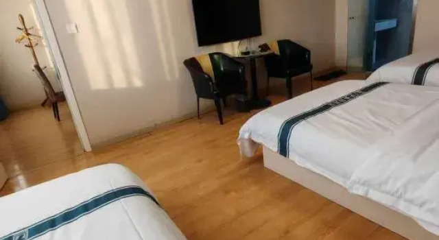 Трёхместный люкс Business jiaxian Qiantian Holiday Hotel