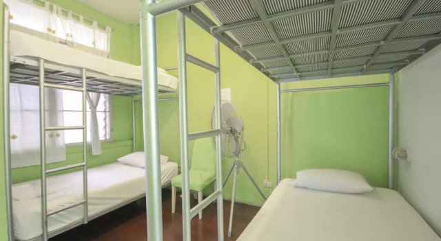 Кровать в общем номере OYO 1054 Phuket Backpacker Hostel