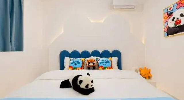 Люкс с 2 комнатами Panda Youkong Designer Suite Homestay (Chengdu Panda Base)