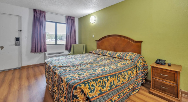 Studios and Suites 4 Less Emporia, Забронировать Мини-отель Эмпория Виргиния